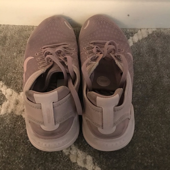 Nike - Picture 3 of 5